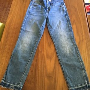 Women’s J Crew vintage straight cropped jean. 26